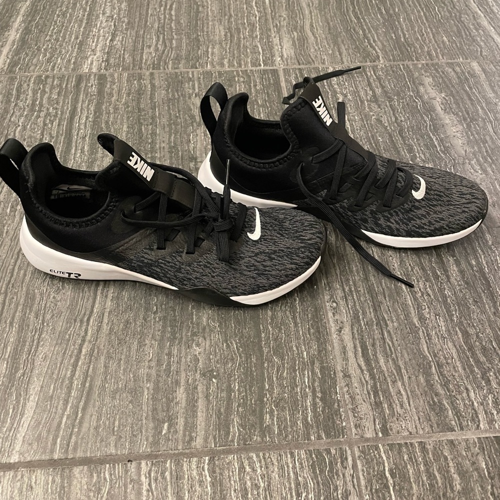 NWOB Nike Women’s Elite Trainer 8, size 7